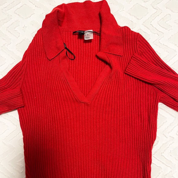 Red long sleeve top - Picture 2 of 2